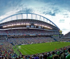 开云体育登录-钢铁防线与战术碾压，巴斯托尼的压制艺术与拜仁式进攻哲学的启示