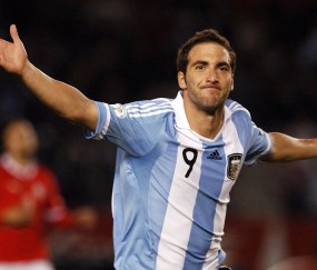 开云体育下载-冷门与接管，足球与篮球的平行叙事—从摩洛哥爆冷巴萨到卢卡库的东决时刻