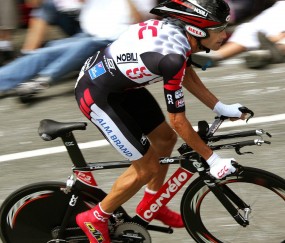 开云体育APP下载-红牛风暴席卷蒙扎，阿隆索的绝对统治与法拉利的沉默黄昏