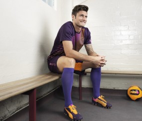 开云体育在线-法网鏖战拉沃尔杯，西西帕斯点燃赛场