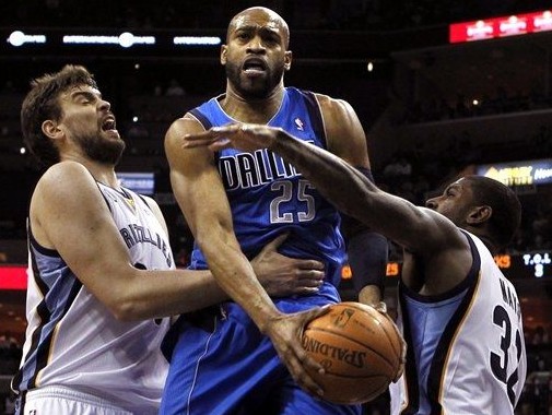 灰熊逆转公牛,易建联带队取胜 灰熊逆转公牛,易建联带队取胜