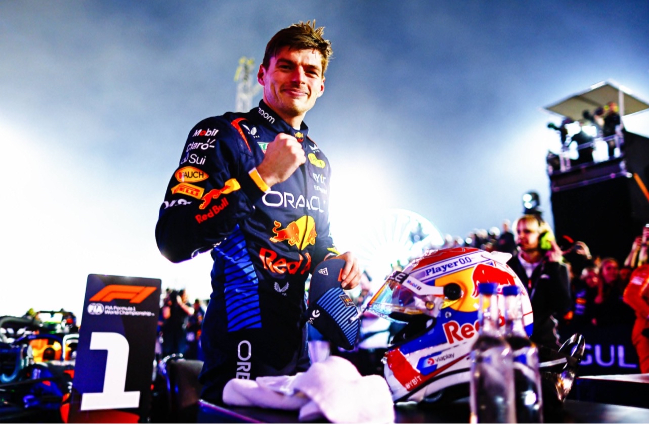 雷诺车队碾压红牛车队,维斯塔潘点燃赛场 雷诺车队碾压红牛车队,维斯塔潘点燃赛场