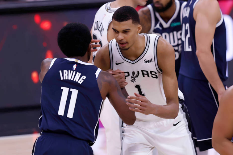 爵士力克马刺,欧文点燃赛场 爵士力克马刺,欧文点燃赛场