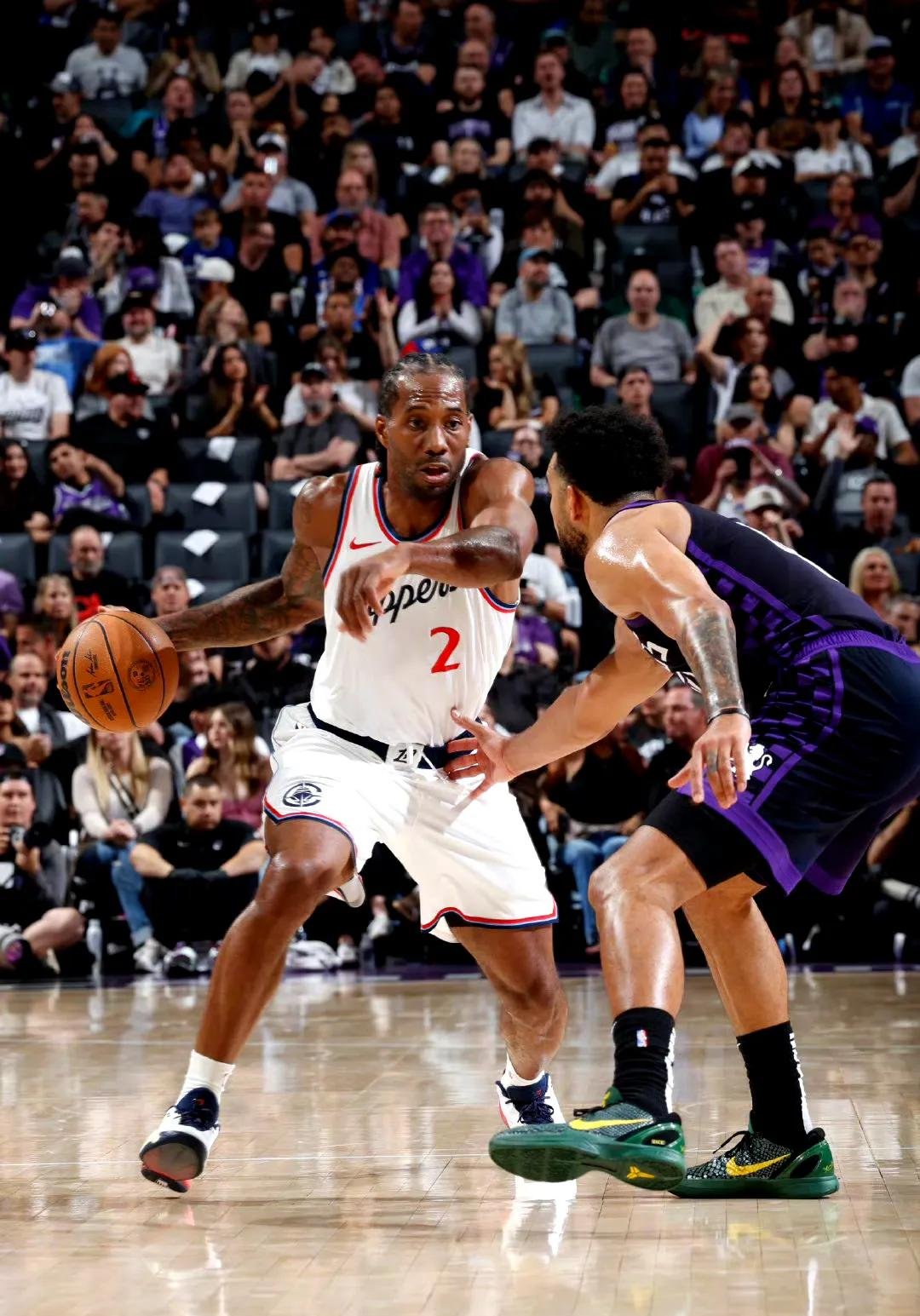 勇士横扫青岛队,伦纳德惊艳四座 勇士横扫青岛队,伦纳德惊艳四座