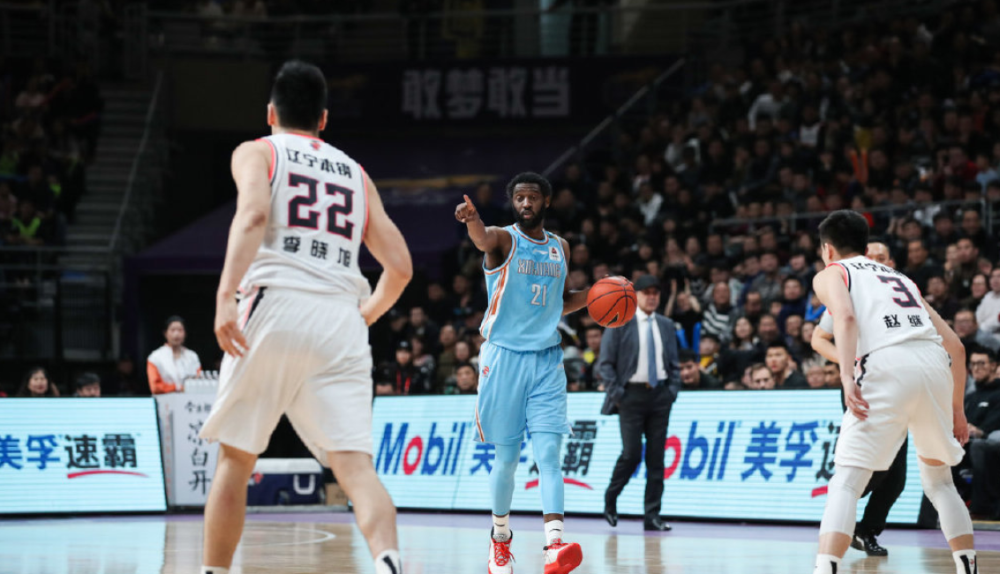 深圳队碾压新疆队，库里统治全场