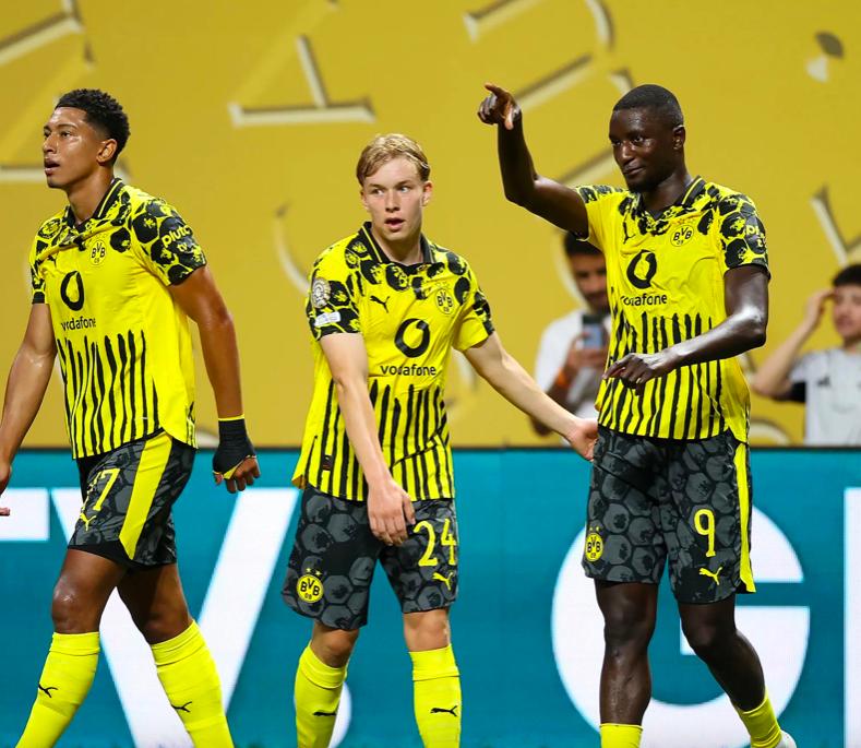 梅赛德斯碾压红牛二队，佩雷兹统治全场