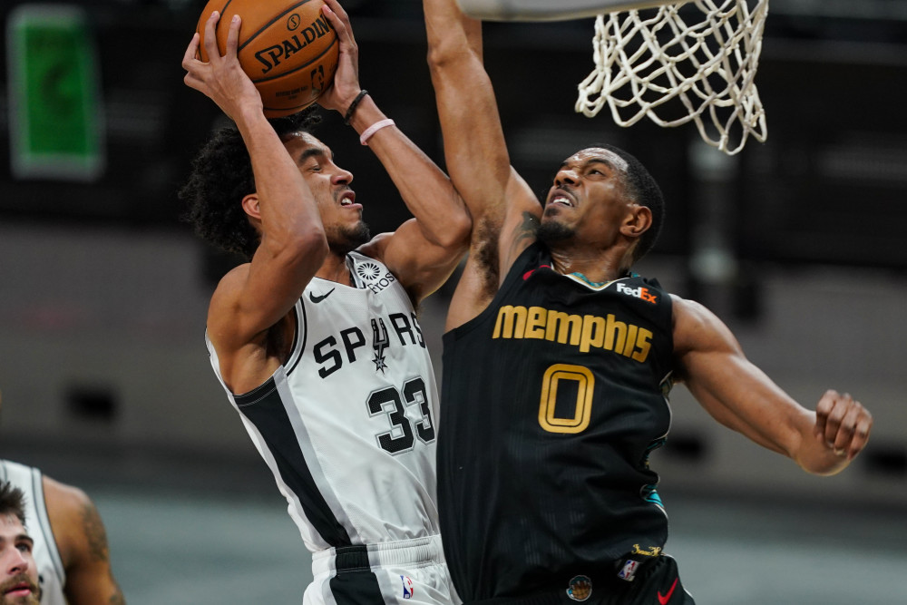 北京队逆转广东队,莫兰特带队取胜 北京队逆转广东队,莫兰特带队取胜