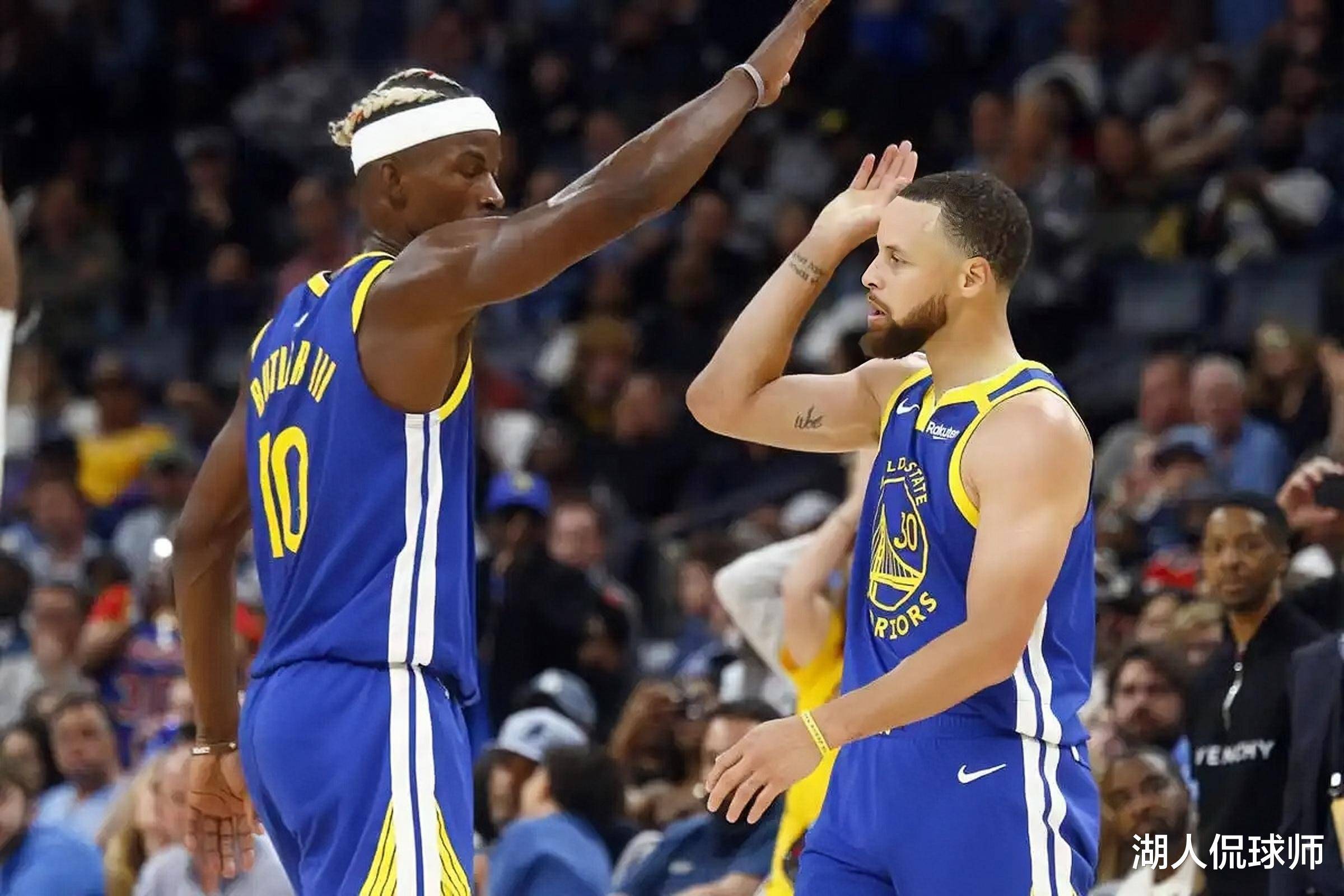 勇士三连败状况严峻,库里连续两场表现低迷 勇士三连败状况严峻,库里连续两场表现低迷