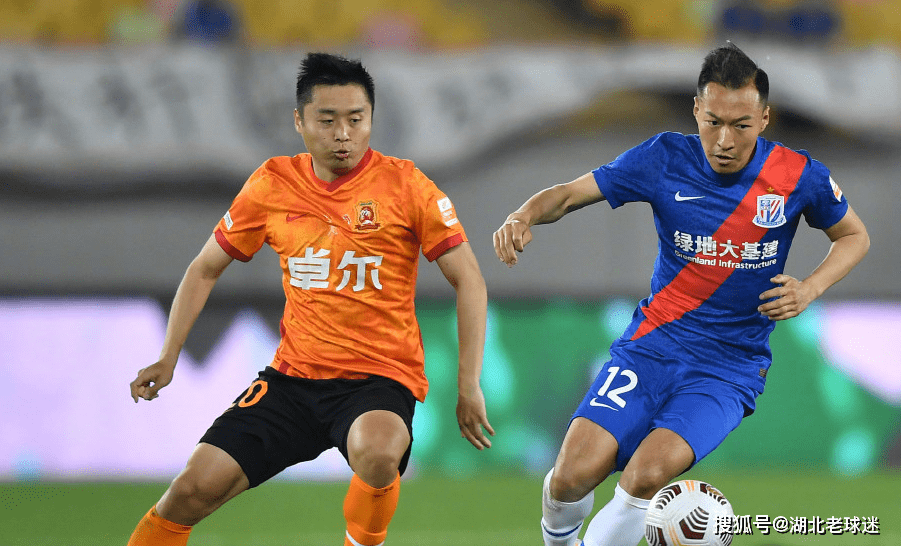 中超比赛球员公开批评主教练战术安排