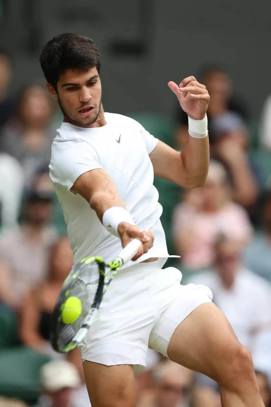 温网险胜联合杯，德约科维奇带队取胜