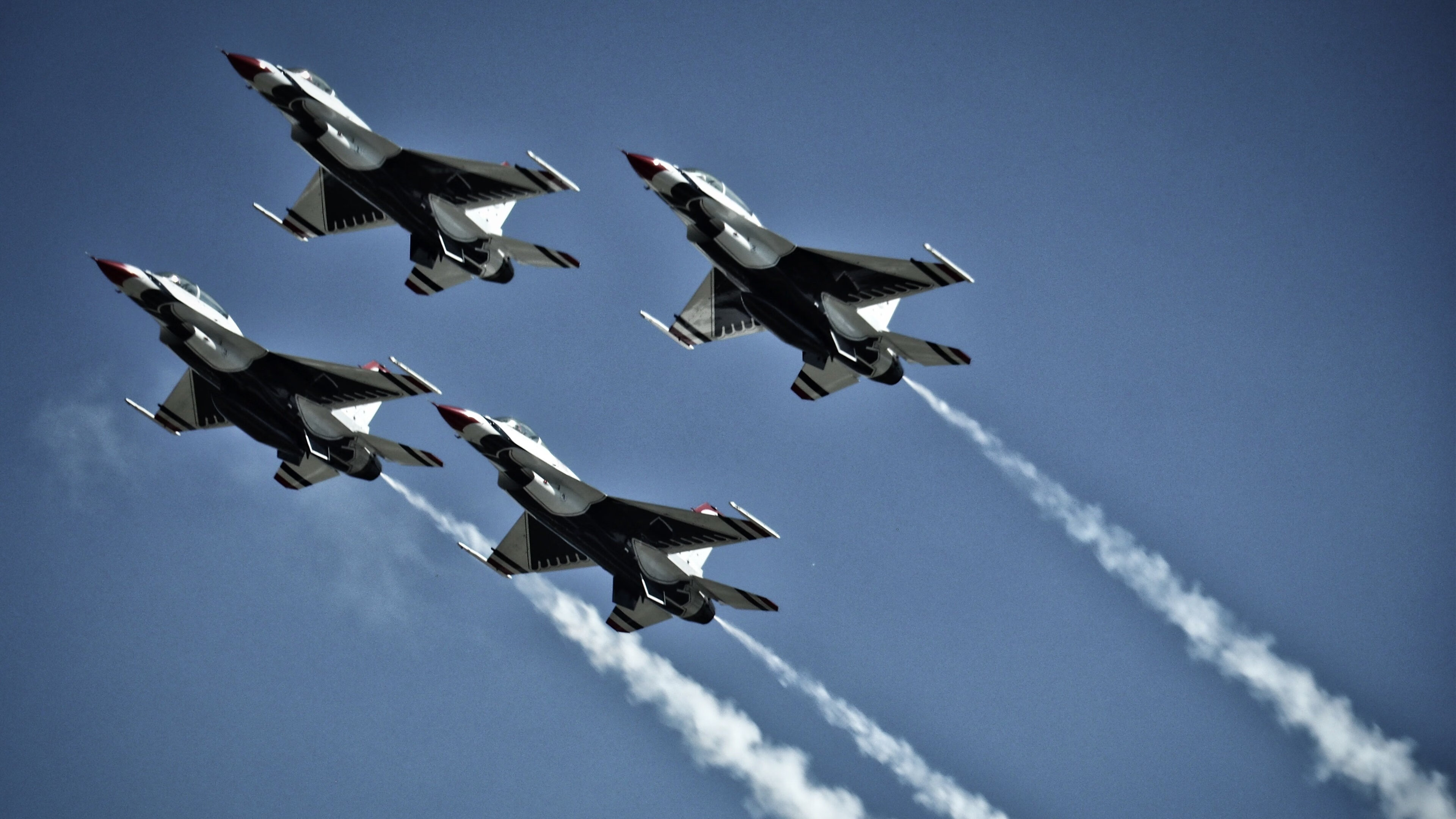 霍勒迪爆发引领深圳队强势拿下灰熊,诠释团队篮球新高度