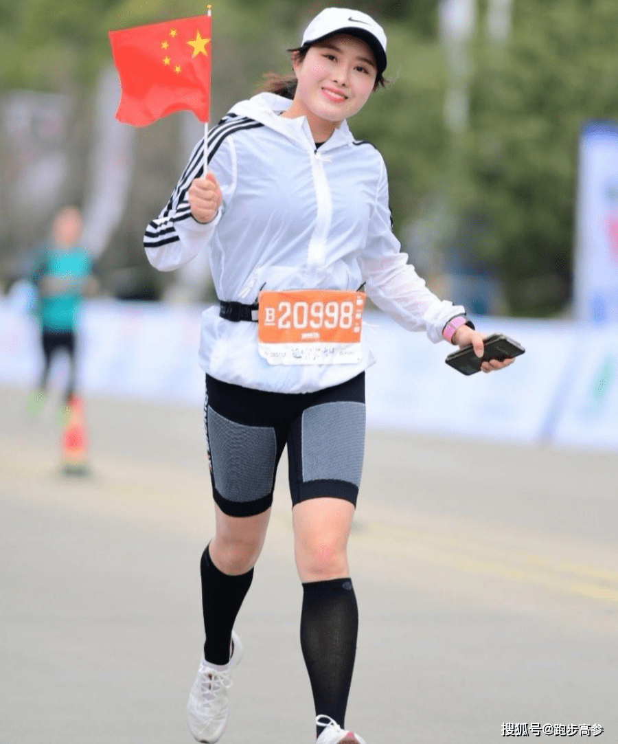 力争上游:女足选手奋勇争先 力争上游:女足选手奋勇争先