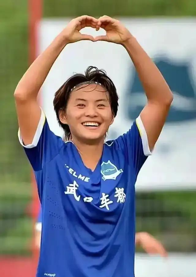 力争上游:女足选手奋勇争先 力争上游:女足选手奋勇争先