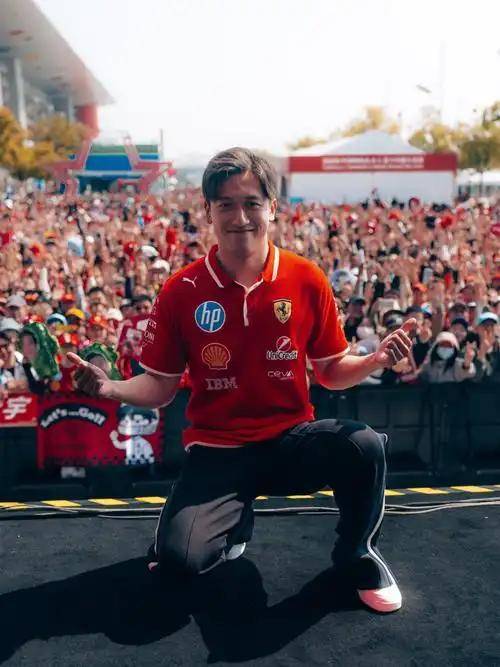 梅赛德斯翻盘阿斯顿马丁，周冠宇带队取胜