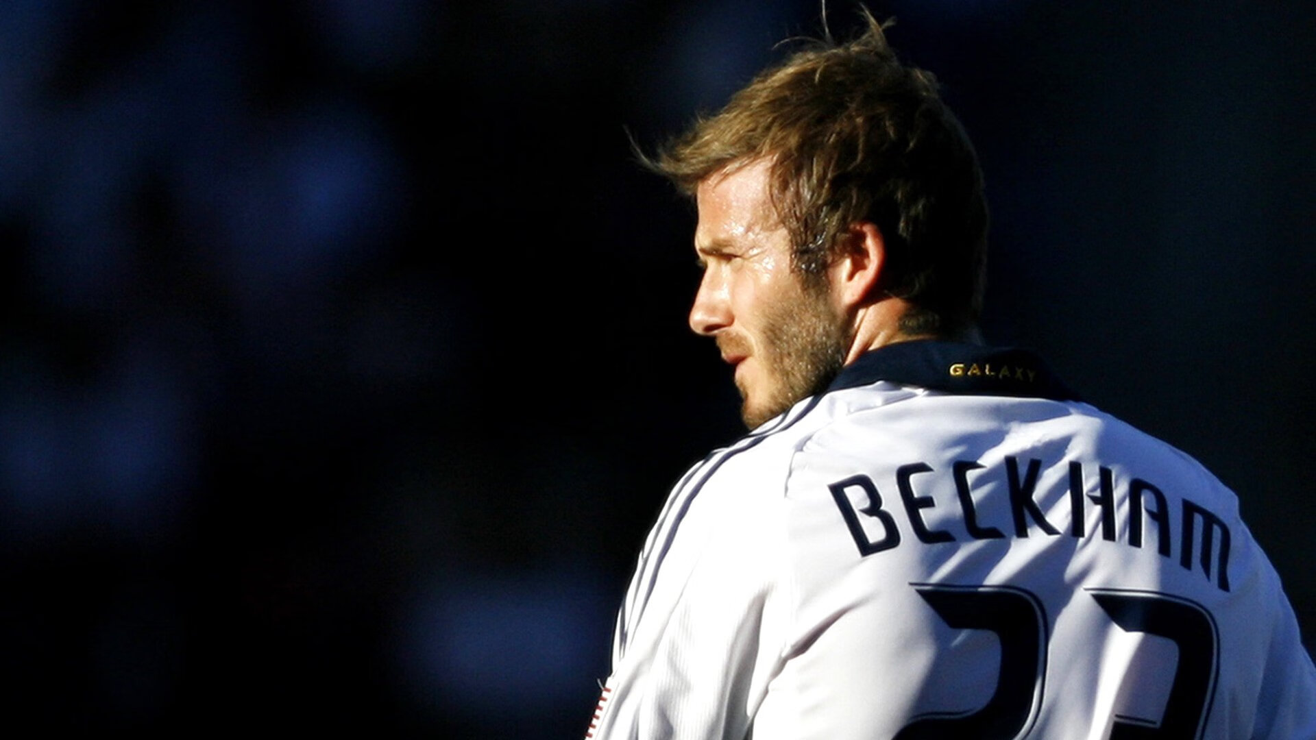 新疆队掀翻上海队,德罗赞成为关键先生