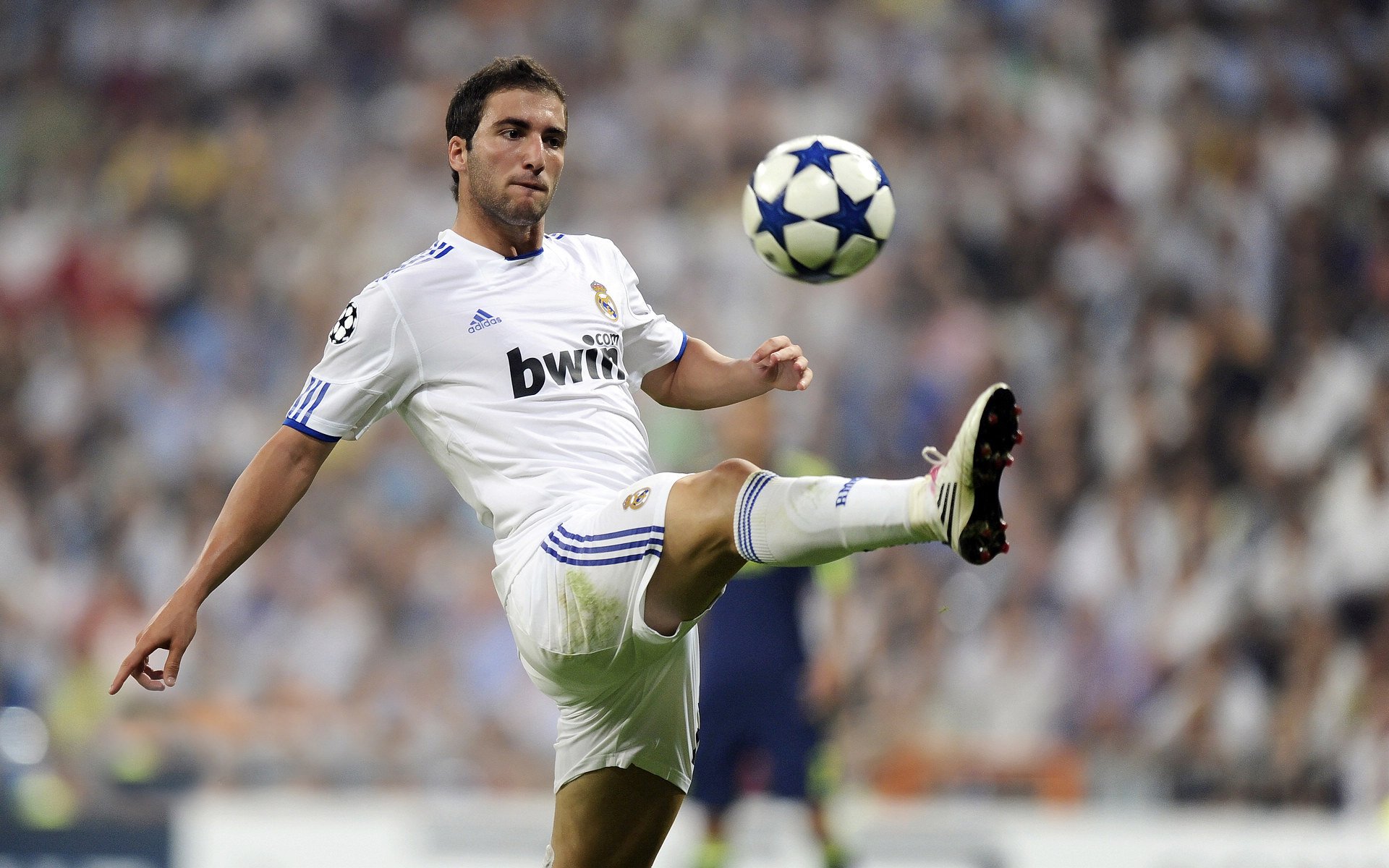 伊布神兵天降，巴拉圭绝境险胜喀麦隆